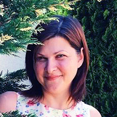 Пациент-девушка, прошедшая имплантацию бокового резца фотография пациентки прошедшей имплантацию 22 зуба