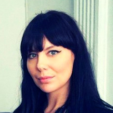 Пациентка Светлана Попова – провели имплантацию переднего зуба фотография Светланы Поповой — пациентки Стоматологии Комфорта